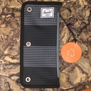 *nwt* HERSCHEL SUPPLY CO - binder pencil case